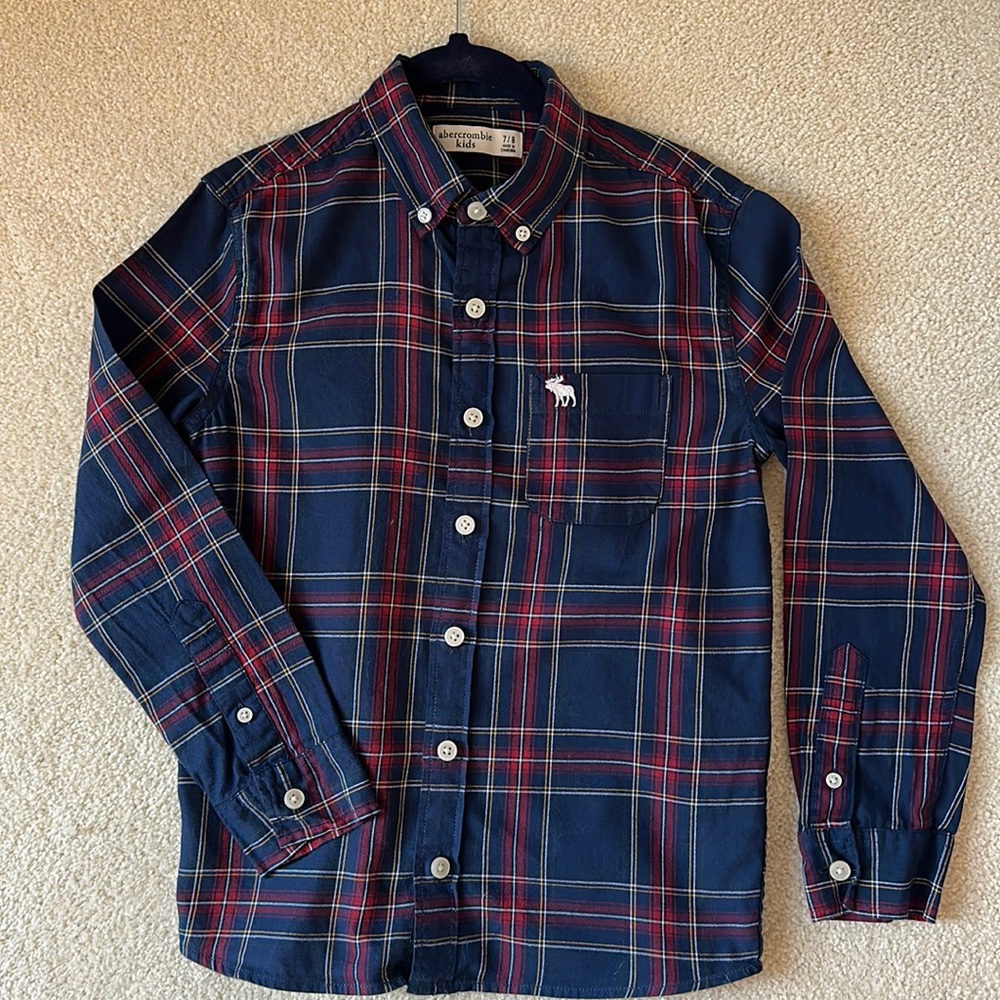 Boys size 7/8 Abercrombie and kids plaid button down shirt